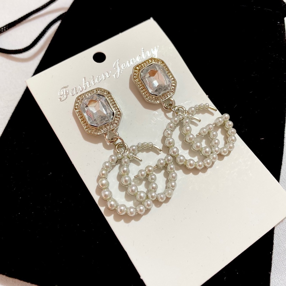 Silver GG Earrings ❄️
